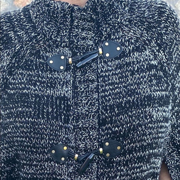 NWT Michael Kors Poncho/Shawl - Picture 10 of 10